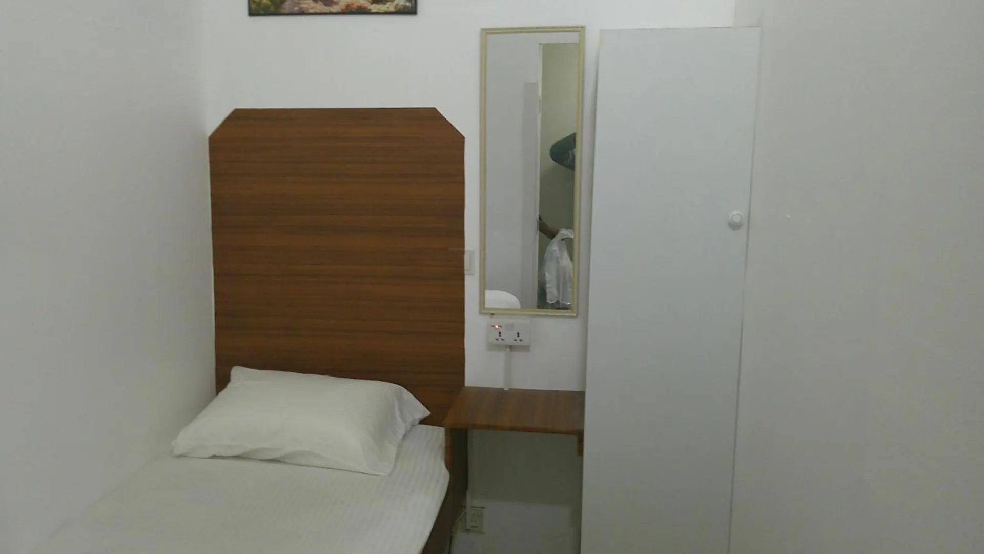 Ruby Star Budget Room With Shared Washroom Access G06 Dubai