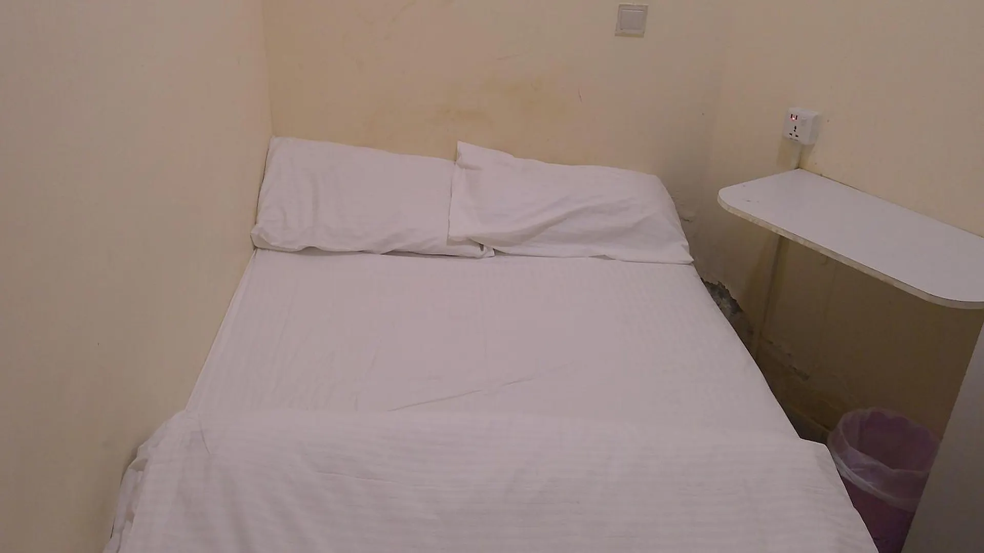 Han/Misafirhane Ruby Star Budget Room With Shared Washroom Access G06 Dubai