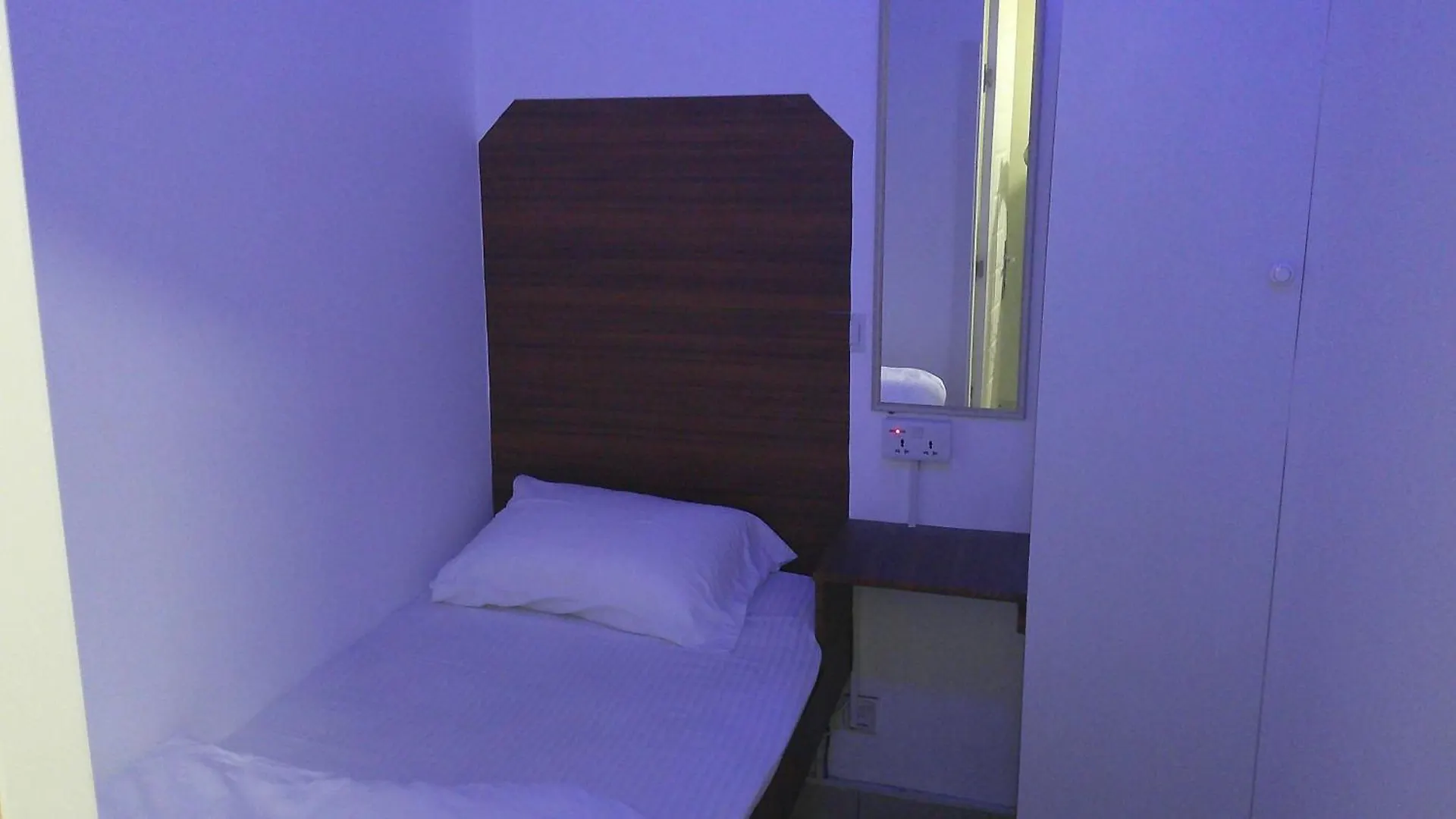 Han/Misafirhane Ruby Star Budget Room With Shared Washroom Access G06 Dubai